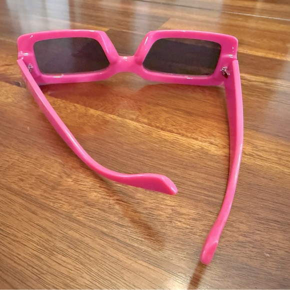Pink sunglasses - Picture 2 of 3
